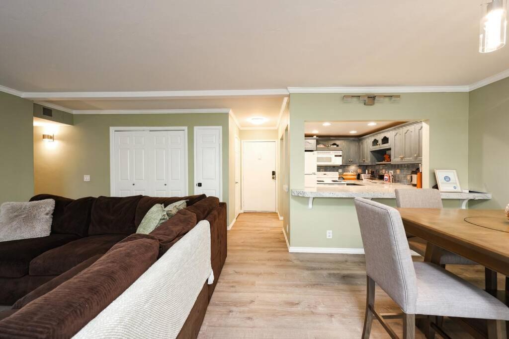 Chic Condo Steps From Petco Park San Diego Extérieur photo
