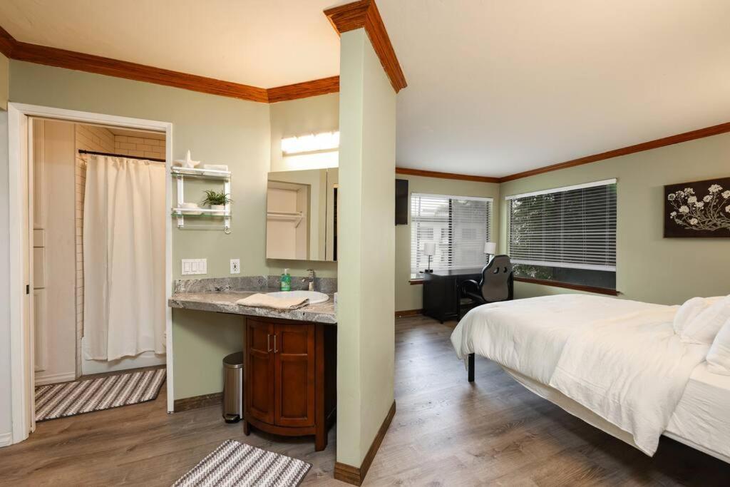 Chic Condo Steps From Petco Park San Diego Extérieur photo