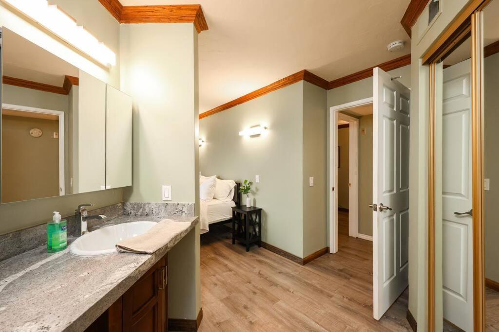 Chic Condo Steps From Petco Park San Diego Extérieur photo